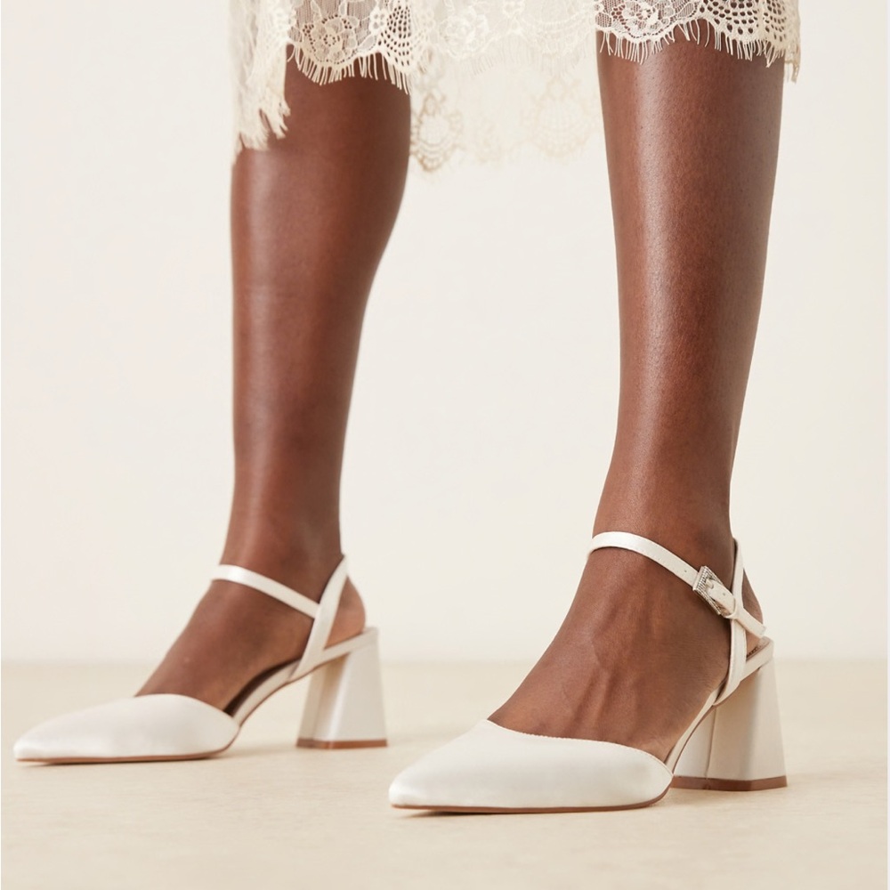 ASOS - Be Mine Wide Fit Bridal Ravina pointed toe block heeled shoes in ivory
